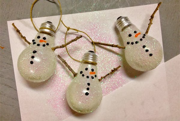 light-bulb-snowman-dip-feed-2