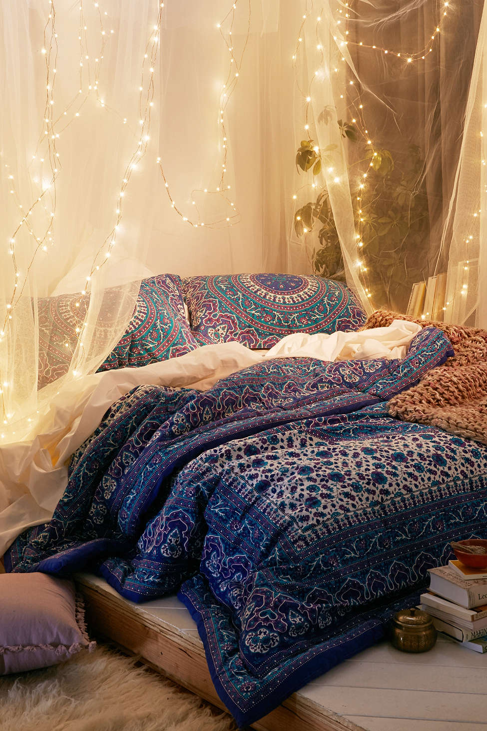 fairytale-lights-in-the-bedroom-dip-feed-2
